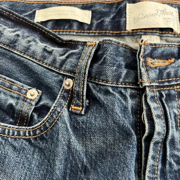 Target Dark Wash 90’s Baggy Denim Jeans and Cream t-shirt set - Picture 11 of 11